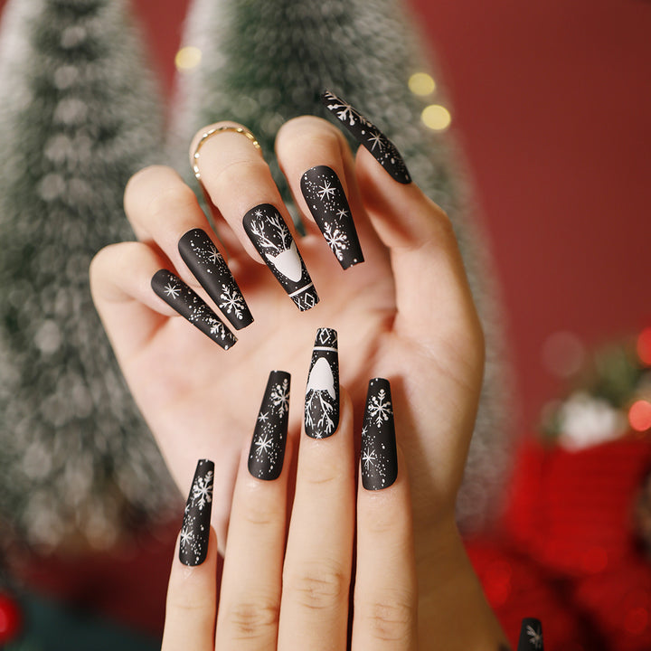 Elegante Acryl-Nägel mit goldenen Akzenten Karnz