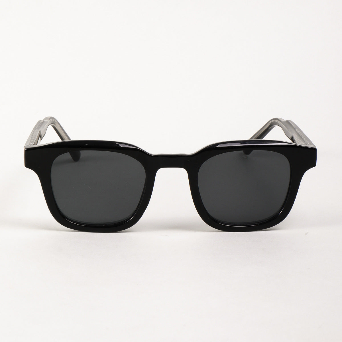 Damen Sonnenbrille im markanten minimalistischen Stil Karnz