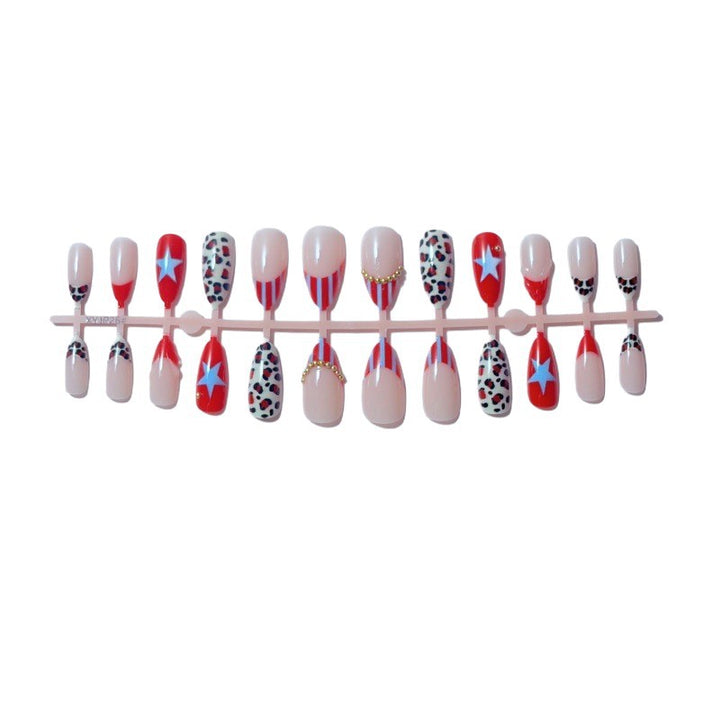 Kunstvolle Nagelspitzen im Retro-Stil Karnz
