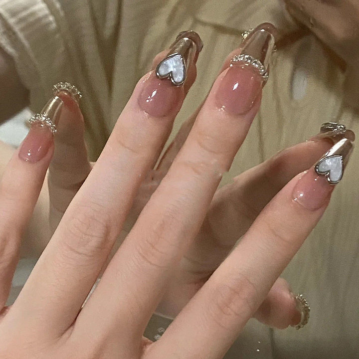 Herz-verzierte Press-On Nagelkunst Karnz