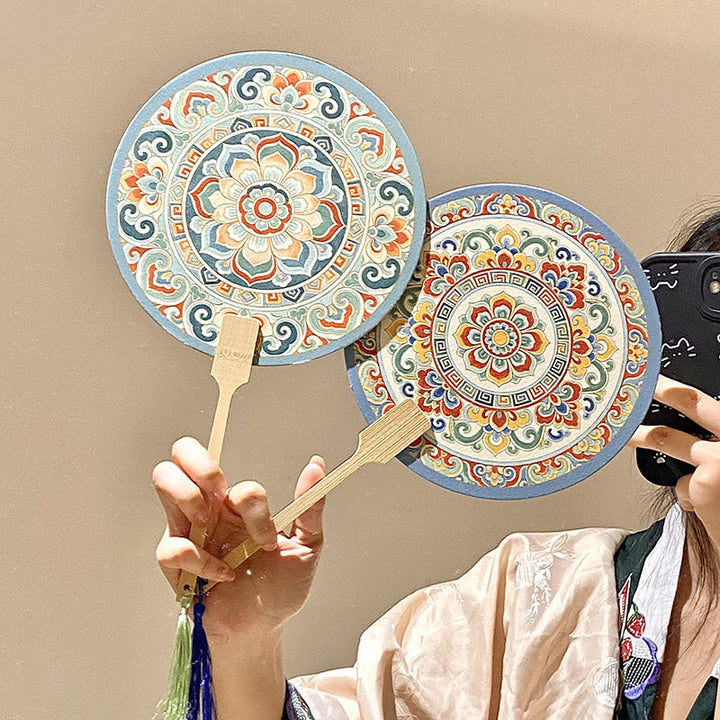 Handgefertigter Fächer mit Kunstvollem Motiv Karnz