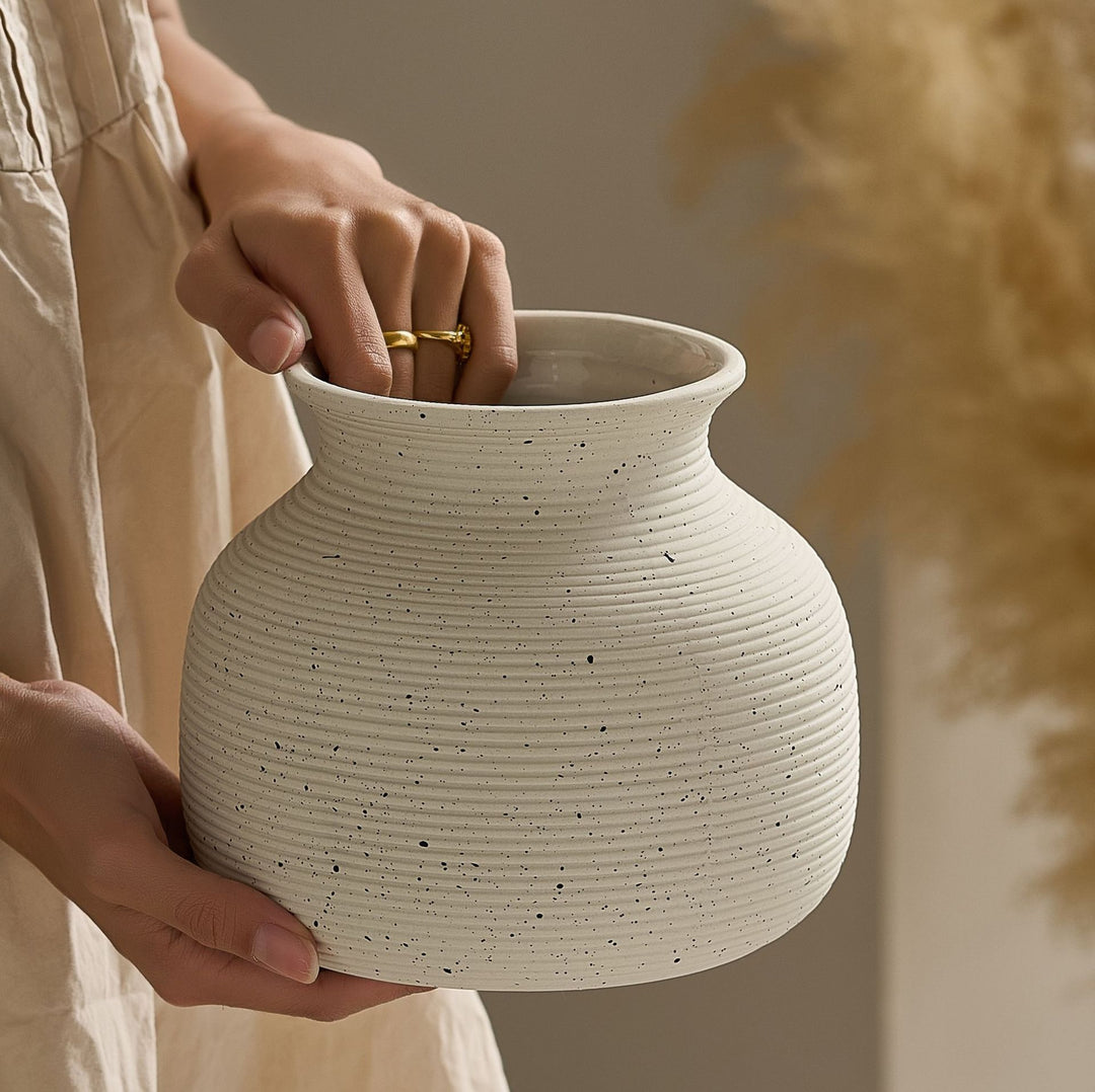 Elegante und Kunstvolle Keramikvase Karnz