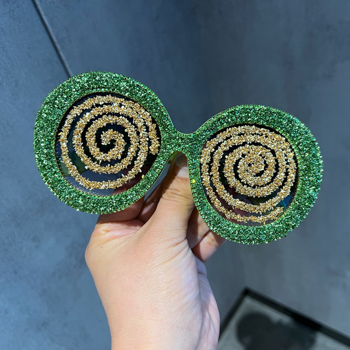 Damen Statement-Sonnenbrille mit spiralförmigem Glitzerdesign Karnz