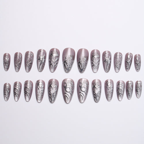 Kunstvolle Nagelspitzen mit Modernem Design Karnz