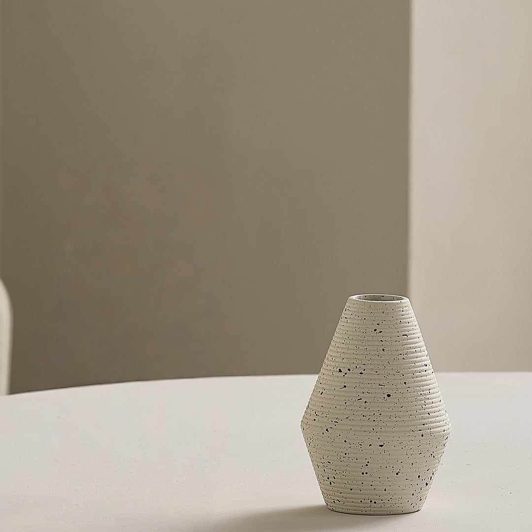 Elegante und Kunstvolle Keramikvase Karnz