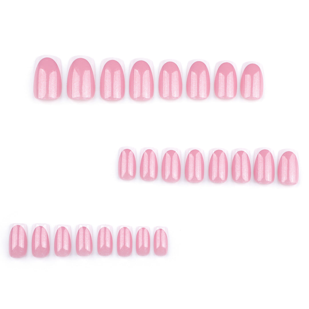 Funkelnde Nagelkunst mit elegantem French Tip Karnz