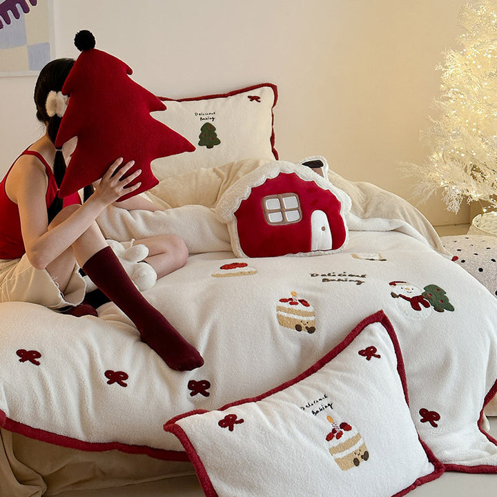 Kuschelige Wendbare Bettgarnitur aus Teddyfleece mit gestickten Motiven und dekorativer Paspel