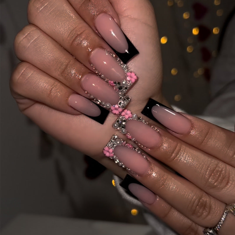 Elegante Stiletto Press-On Nagelkunst mit Strass-Akzenten Karnz