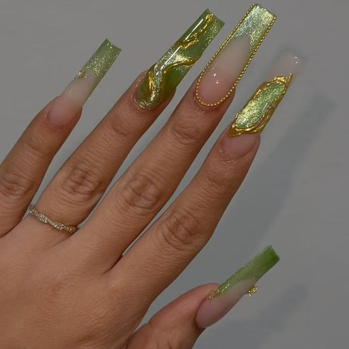Elegante florale Acrylnageldesign-Verbesserungen Karnz