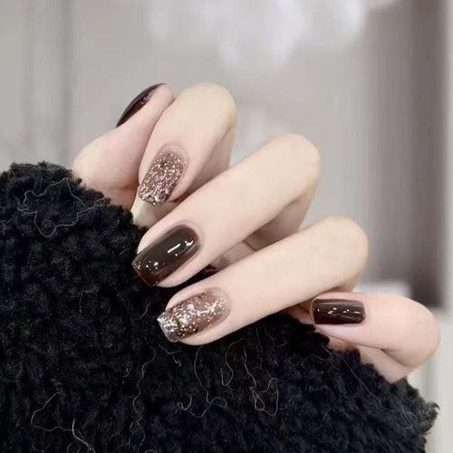 Kunstnägel mit Glitzer-Design Karnz