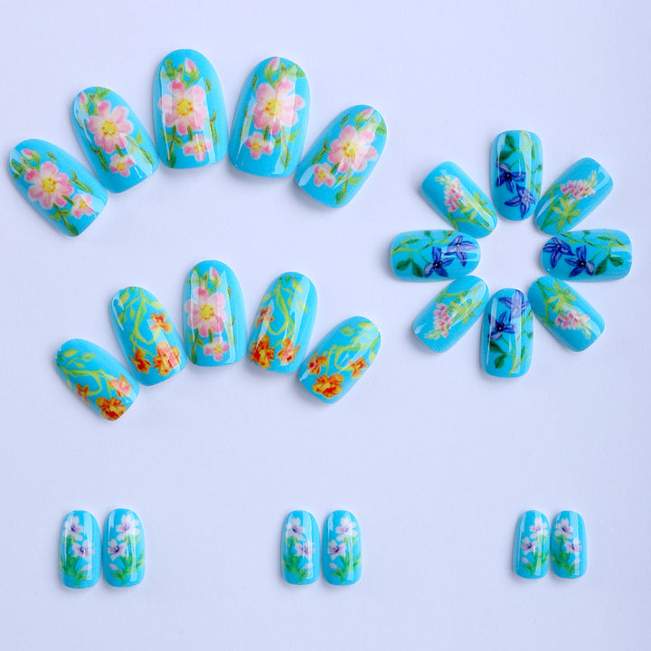 Kunstfingernägel mit Floralem Handdesign Karnz