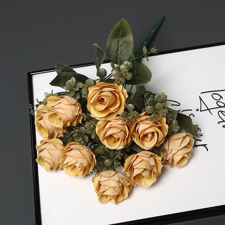 Kunstblumenstrauß für die Innendekoration