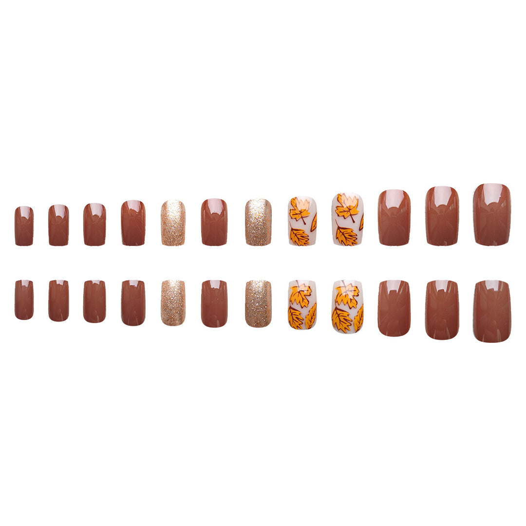 Aufwändige Nagelkunst
