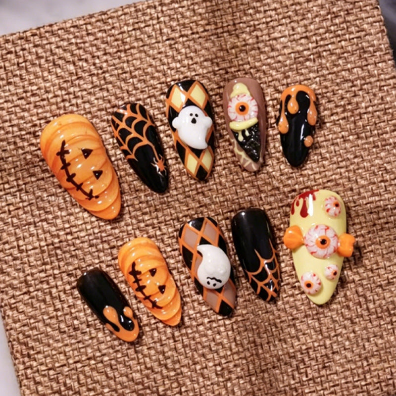 Kunstnagelset mit Halloween-Motiven und festlichen Designs Karnz