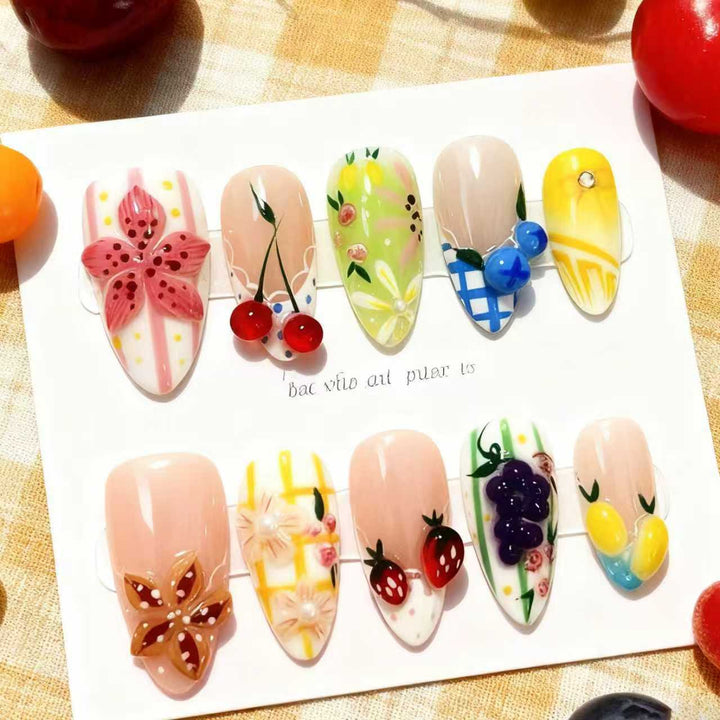 Dekoratives Press-On Nail Art Set mit floralen und obstigen Designs Karnz