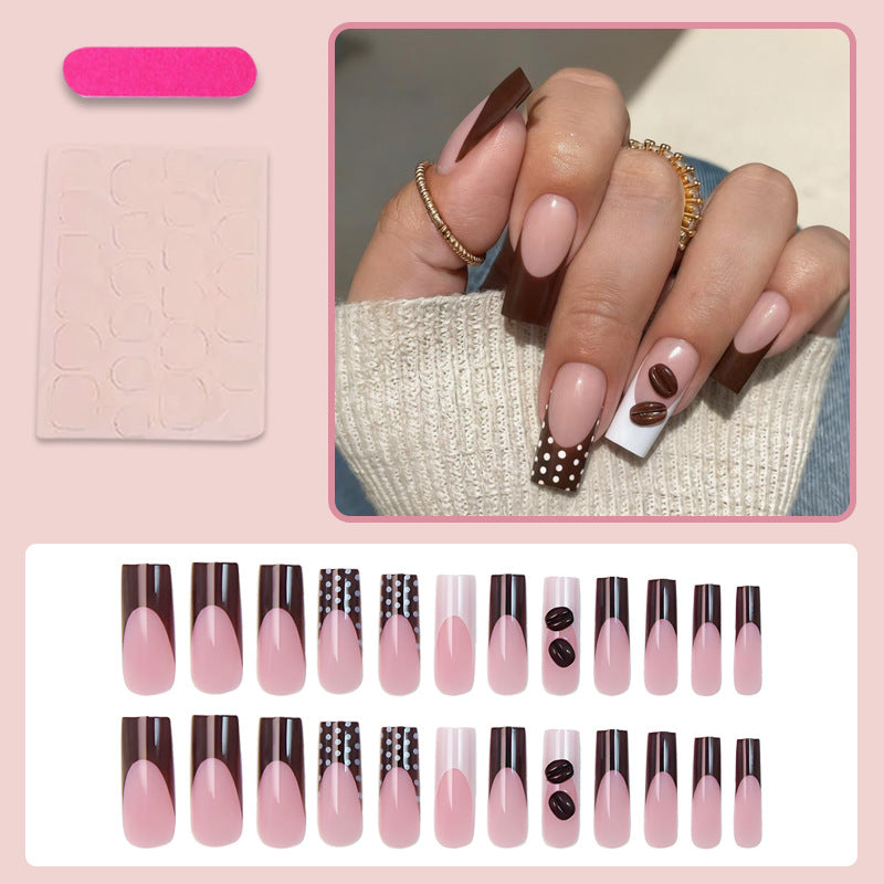 Kunstnagelset mit eleganten Schokoladen- und Kaffeekreationen Karnz