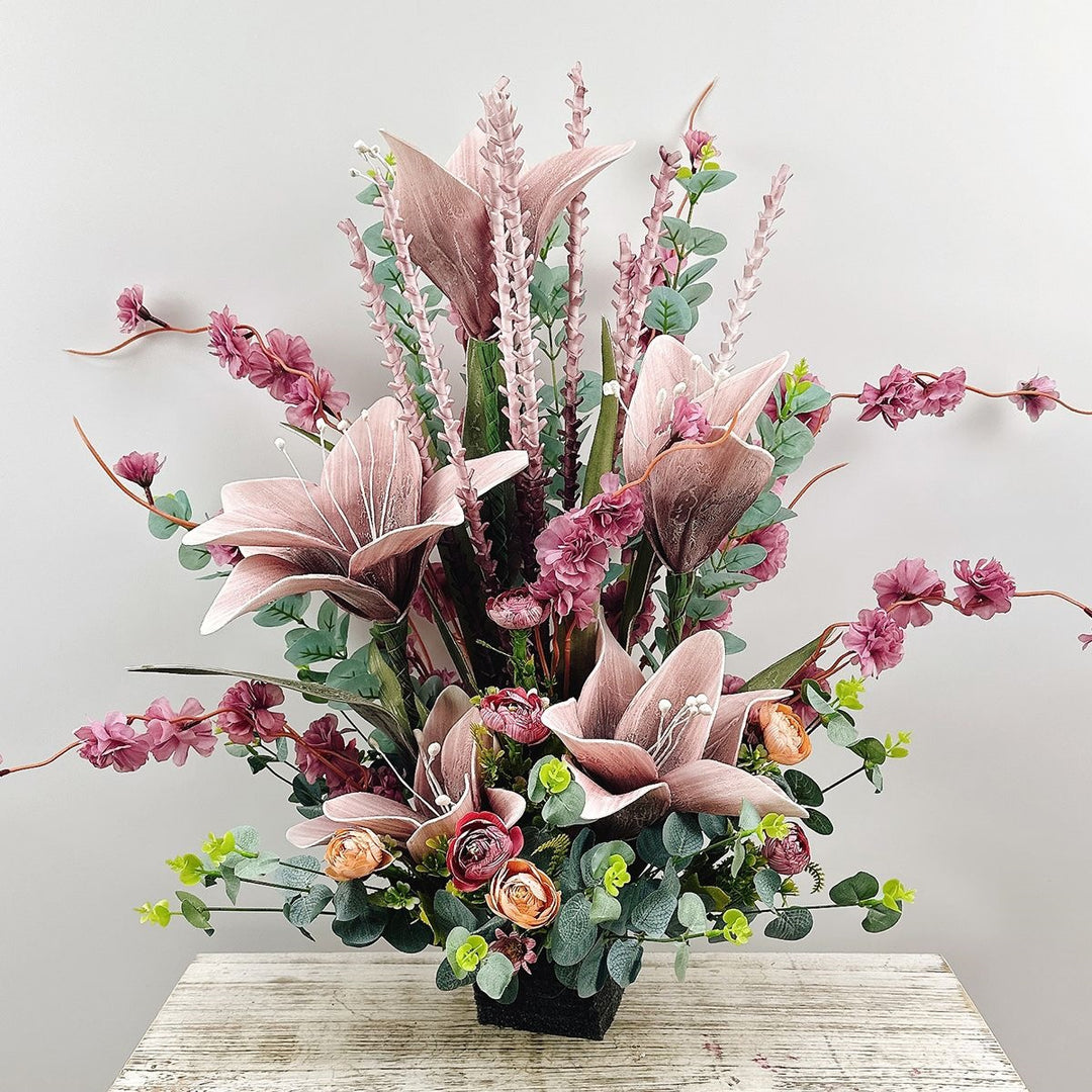 Dekoratives florales Mittelstück Arrangement