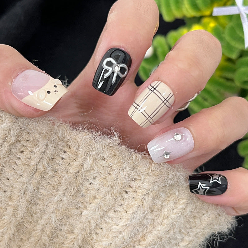 Künstlerisches Press-On Nageldesign-Set mit einzigartigen Mustern Karnz