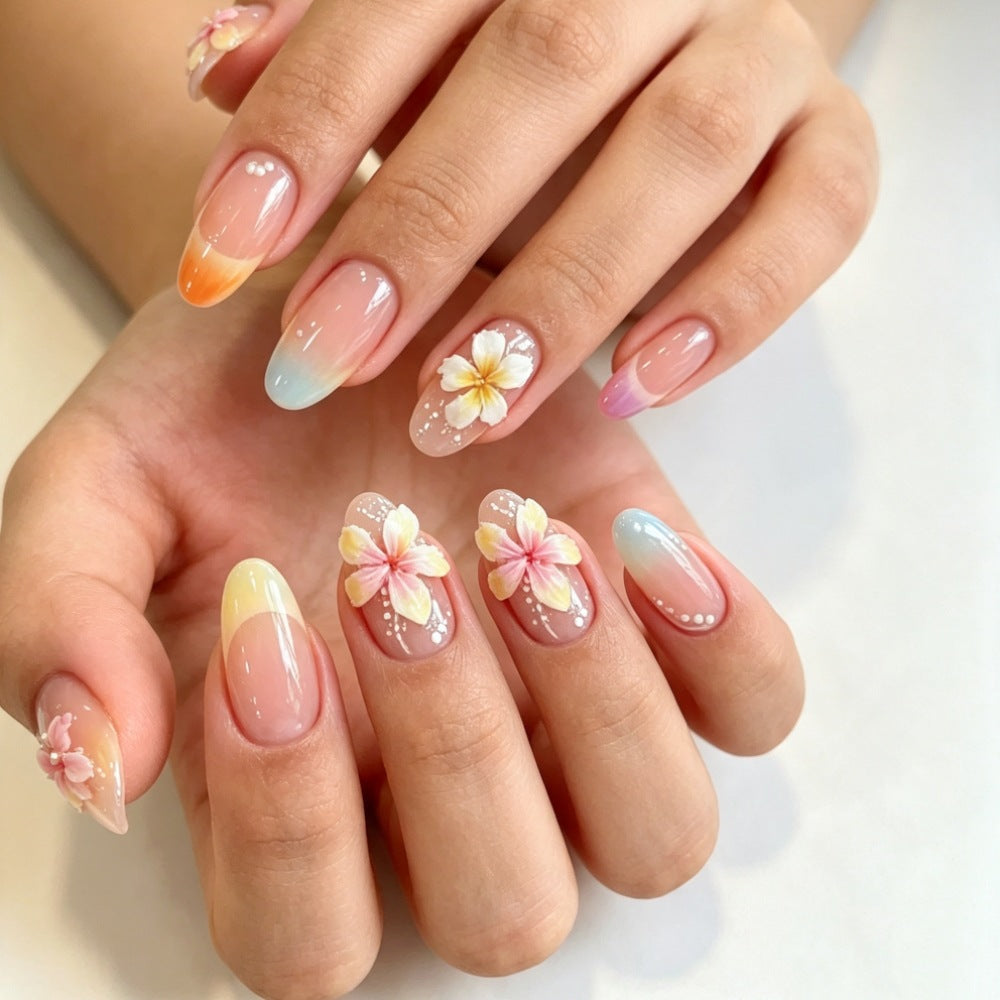 Kunstnägel mit Farbakzenten und Floralem Design Karnz