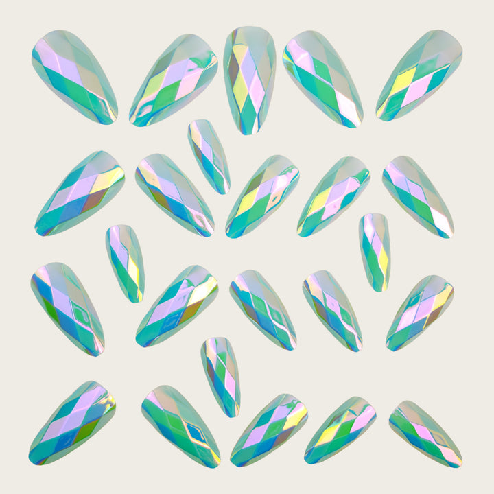 Kunstnägel mit Facettiertem Glitzerdesign Karnz