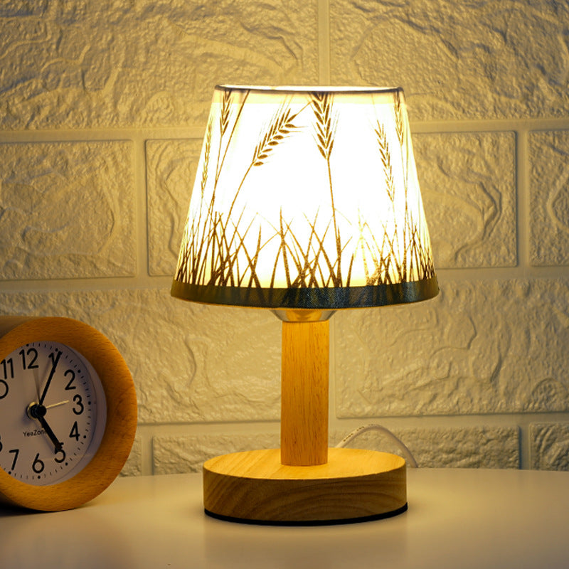 Elegante Stoffschirm Tischlampe