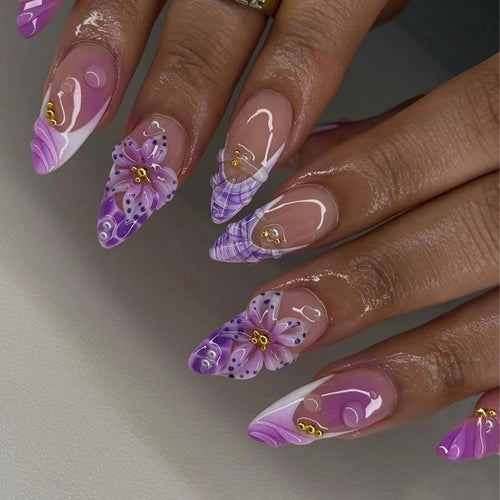 Künstlerische florale und Perlen dekorative Press-On Nägel