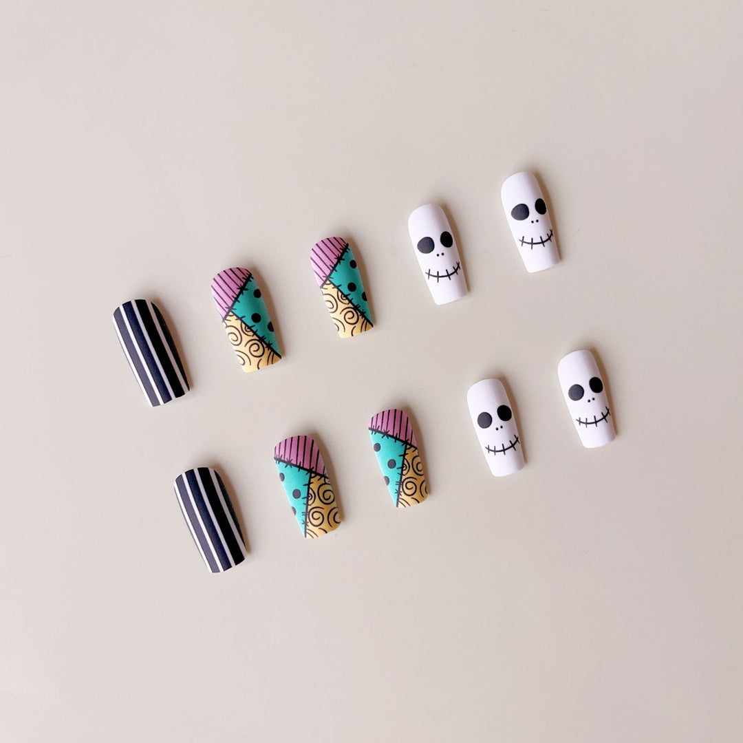 Kreatives Kunstnagelset mit fantasievollen Halloween-Motiven Karnz