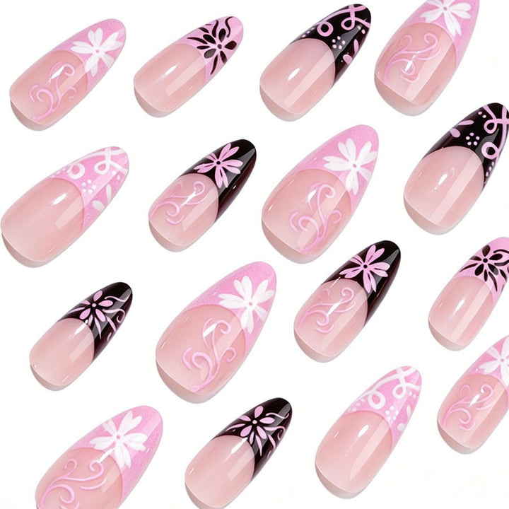Kunstnagelset mit dekorativen blütenartigen und geometrischen Designs Karnz