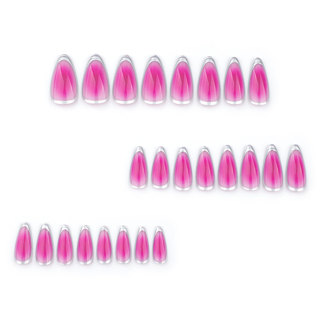 Kunstvolle Stiletto-Nägel mit Ombre-Effekt und Glanz Karnz
