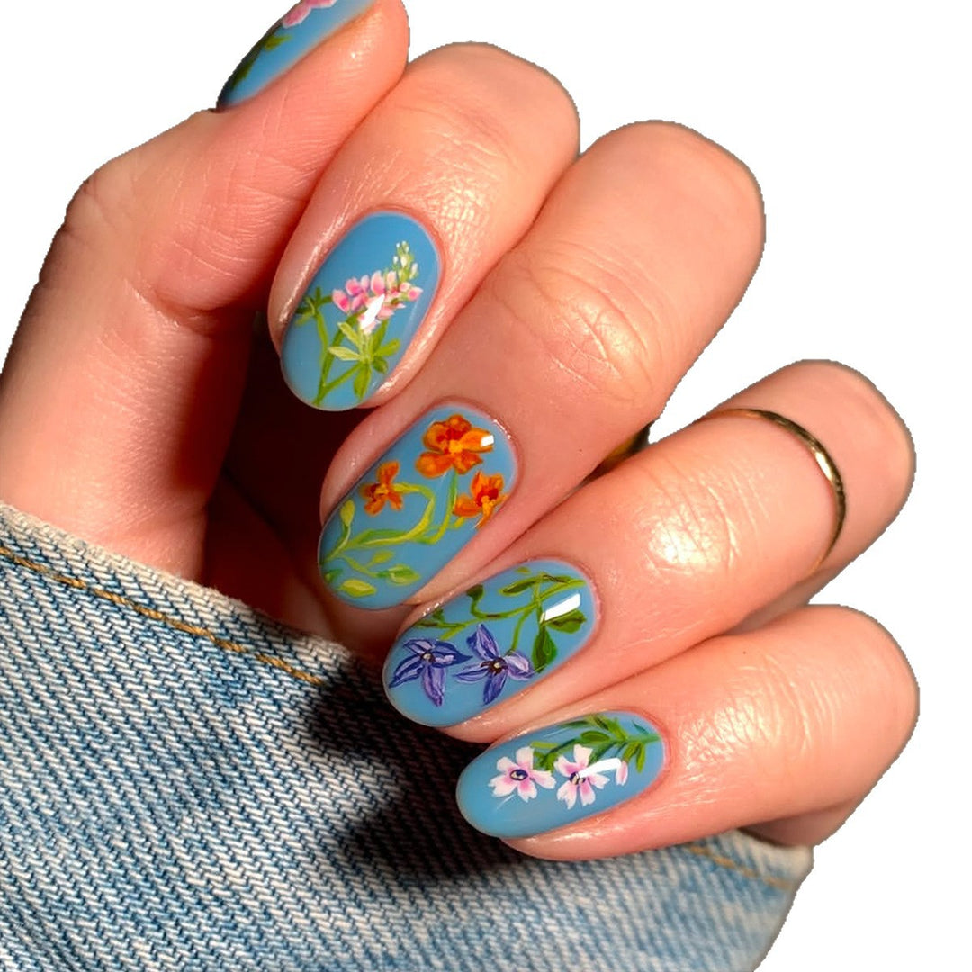 Kunstfingernägel mit Floralem Handdesign Karnz