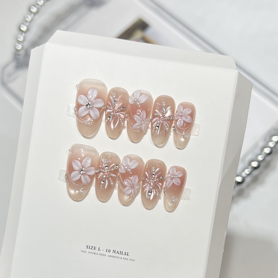 Dekoratives Floral Press-On Nagelkunst-Set Karnz