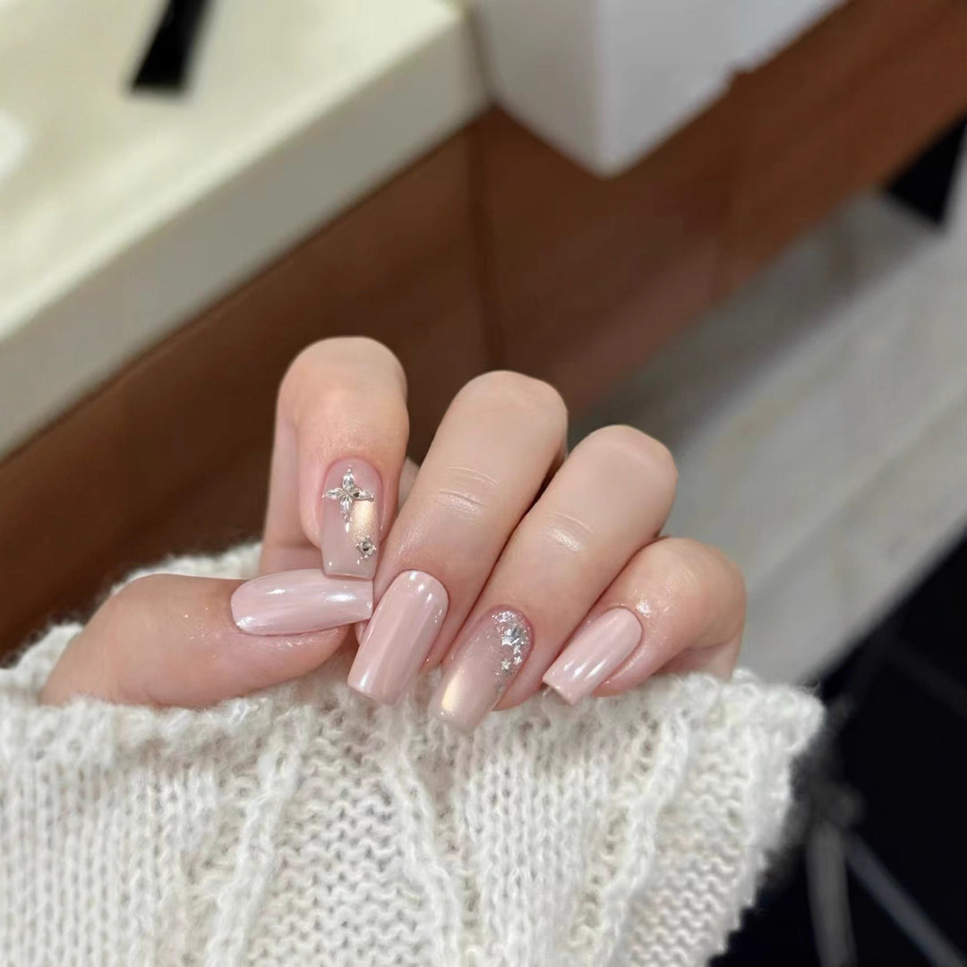 Elegante Press-On Nagelverlängerungen mit dekorativen Strass