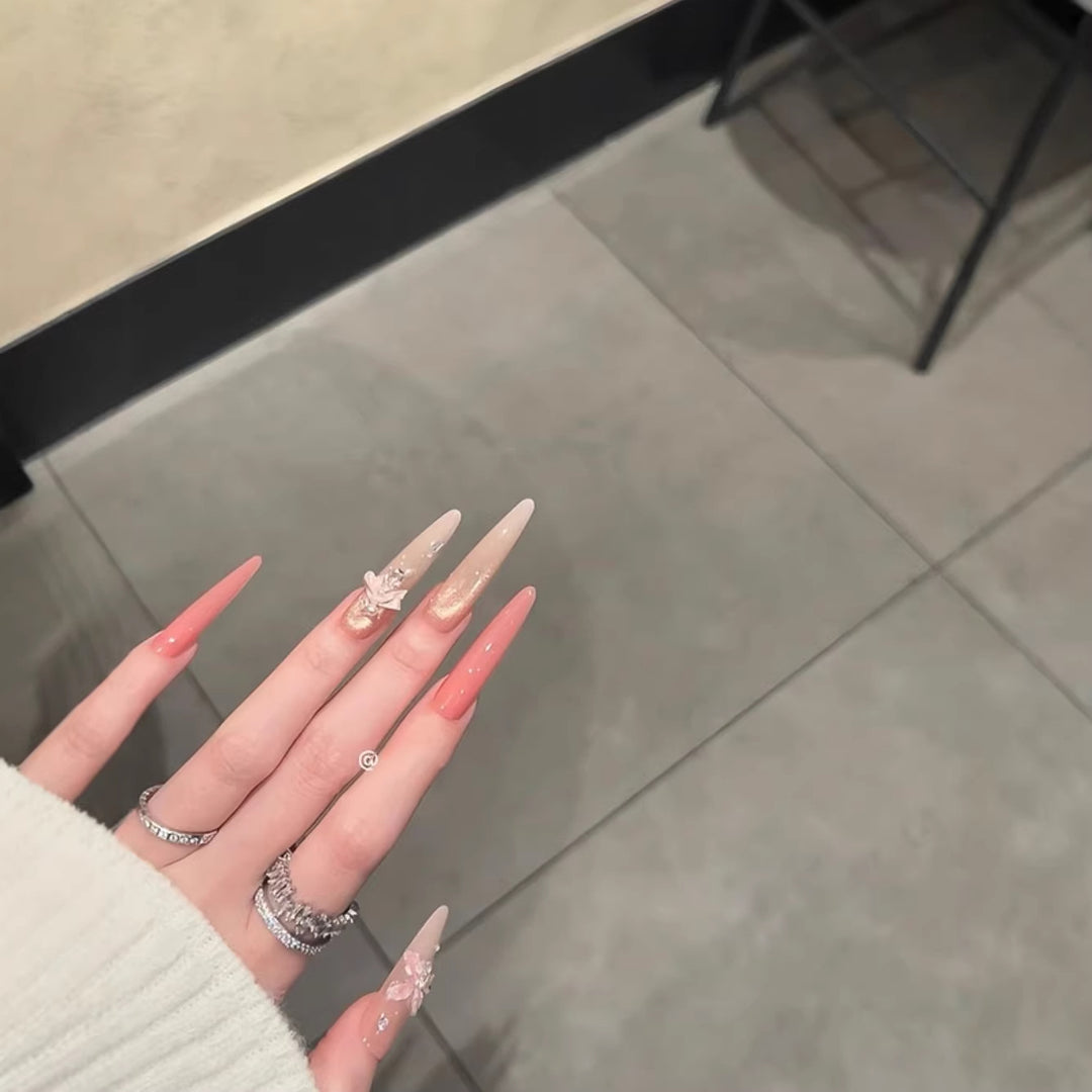 Dekorative Glitzer Stiletto Nagelverlängerungen