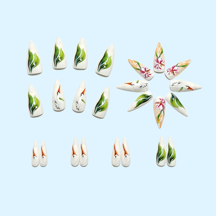 Kunstvolle 3D Nagelspitzen mit Blumenmuster Karnz