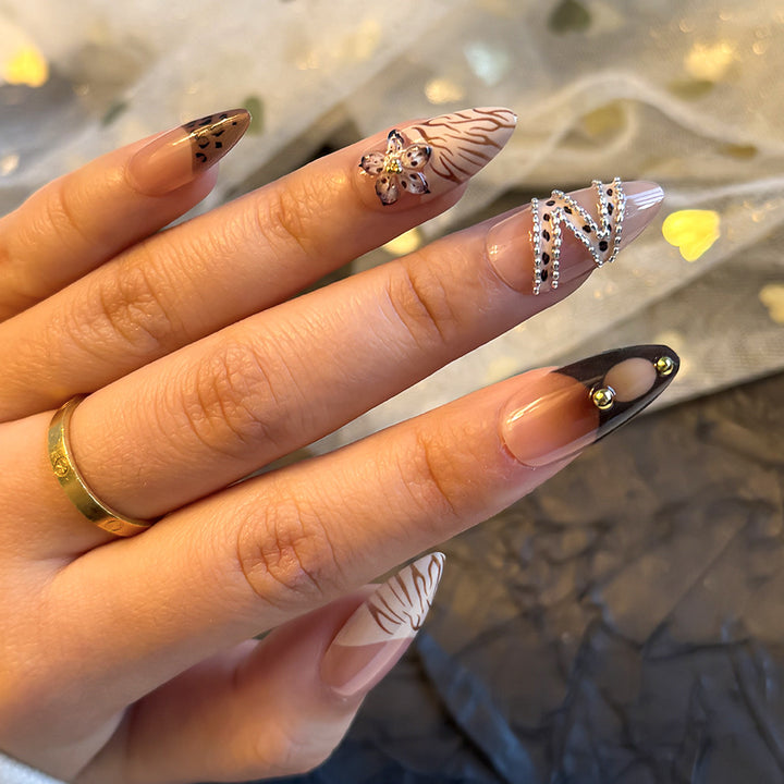 Künstlerische Press-On Nagelkollektion Karnz