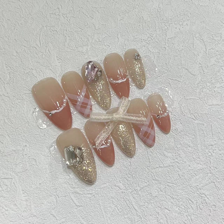 Dekoratives Stiletto Press-On Nail Art Set mit Strass- und Glitzerakzenten Karnz