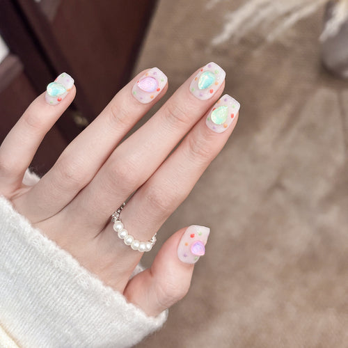 Dekorative Nagelkunst