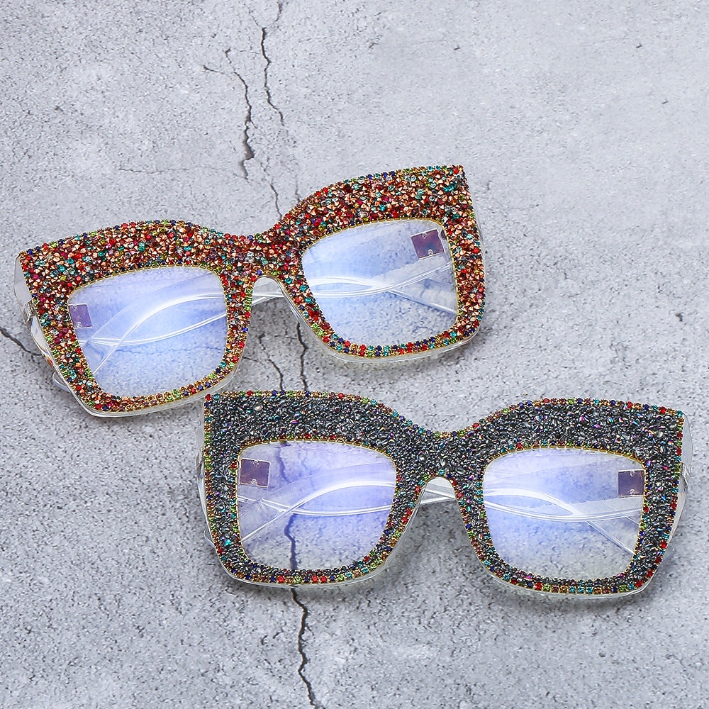 Damen auffällige Statement-Sonnenbrille mit glamourösem Rahmen Karnz