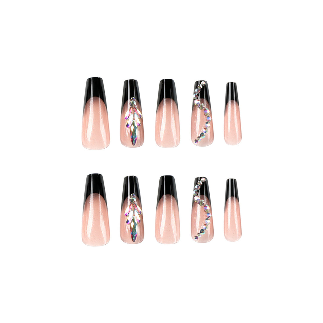 Kunstvolle Stiletto-Nägel mit Glitzerverzierungen Karnz