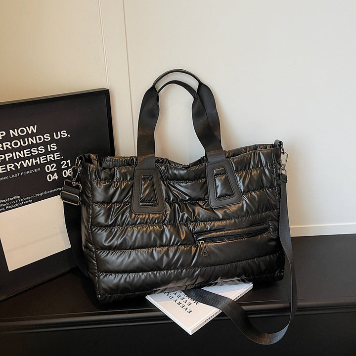 Isolierte Mode-Reise-Tasche