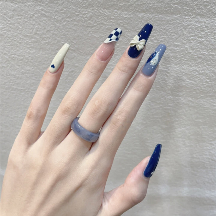 Künstlerisches dekoratives Press-On-Nagelset 1790727345