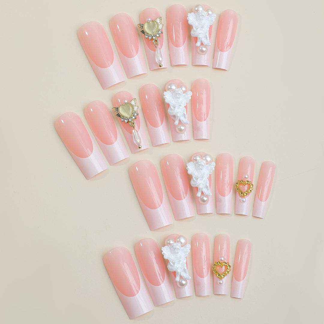 Dekoratives Press-On Nagelset mit 3D Akzenten Karnz