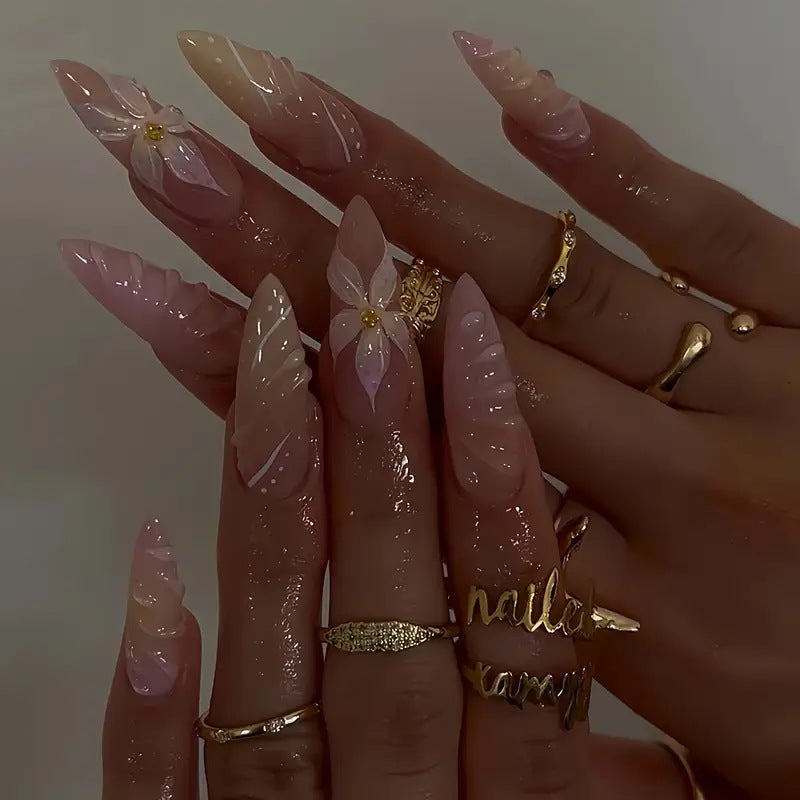 Künstlerische Press-On Nagelset mit Blumenmuster Karnz