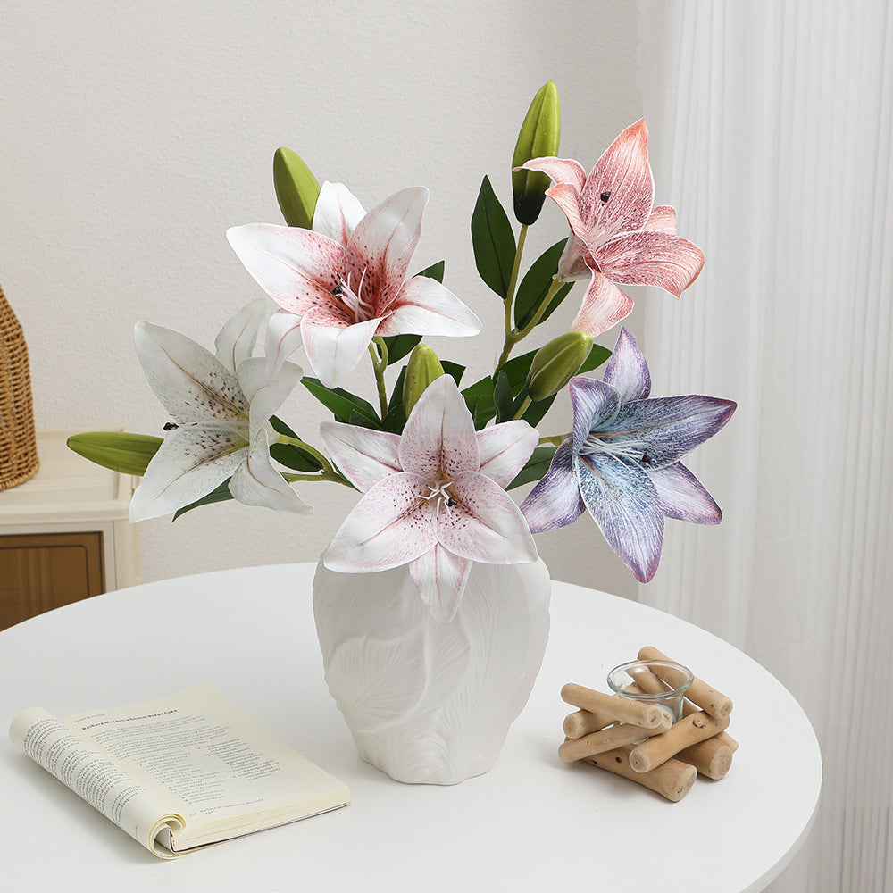 Künstlicher Lilienstrauß mit realistischen Details Karnz