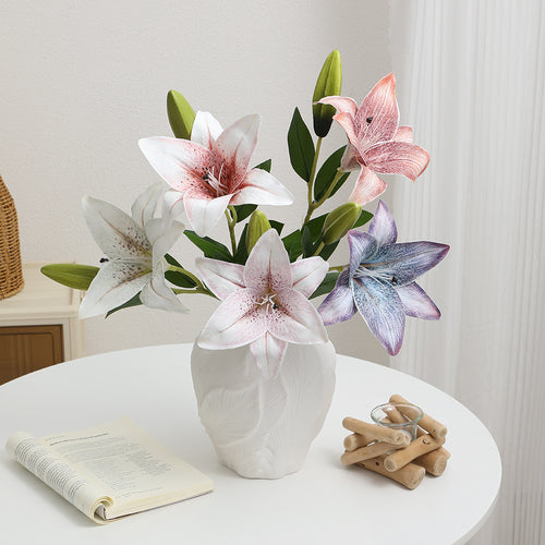 Künstlicher Lilienstrauß mit realistischen Details Karnz