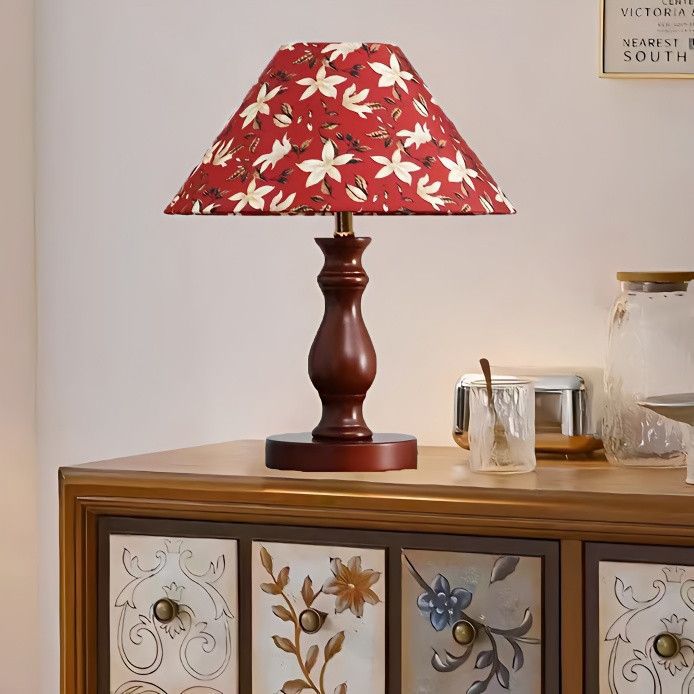 Klassische Holztischlampe