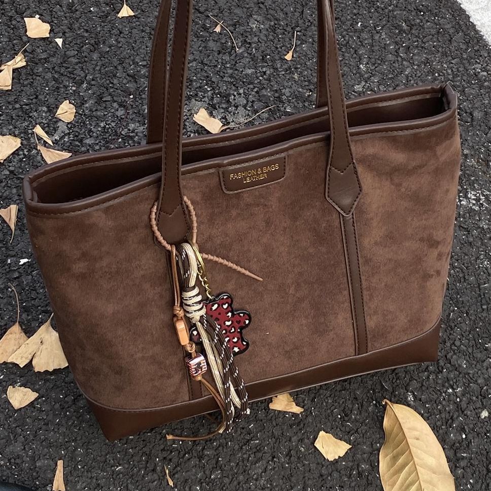 Geräumige Wildleder-Tote-Tasche Karnz