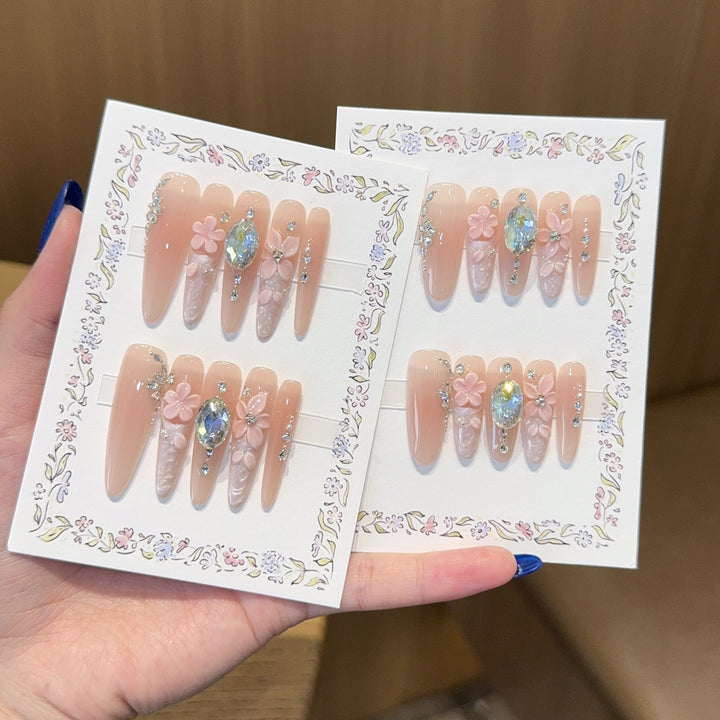 Künstliche Kunstnägel mit Floralen Verzierungen und Glitzerdetails Karnz