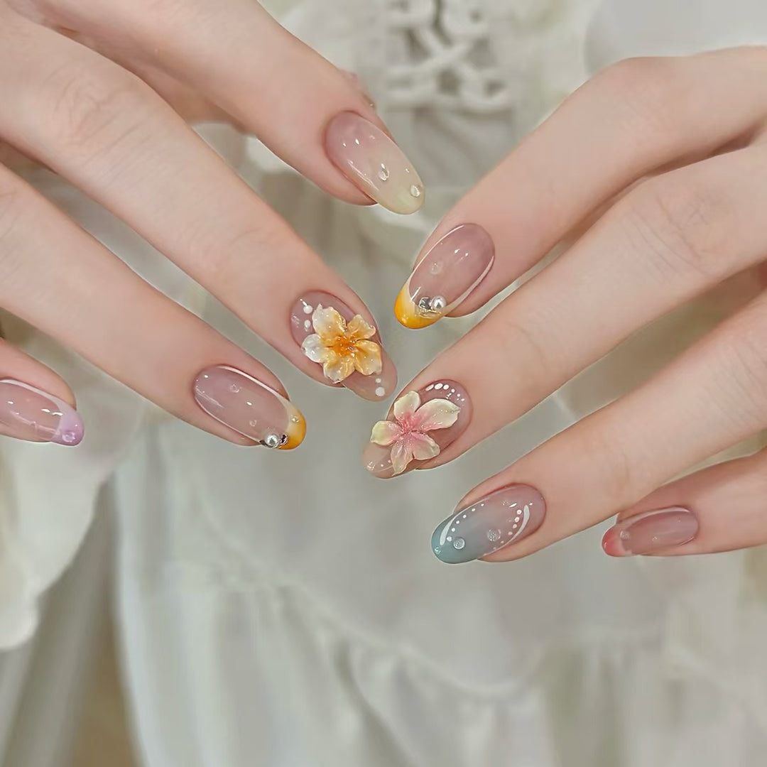 Künstlerisches Press-On-Nagelset mit floralen und Ombré-Designs Karnz
