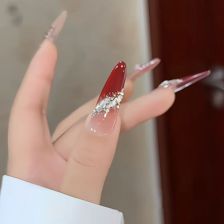 Premium mit Kristallen dekorierte Nagelverlängerungen